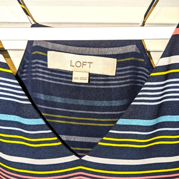 LOFT Multicolor vertical striped sleeveless lightweight blouse Women's size XXS - Picture 4 of 7